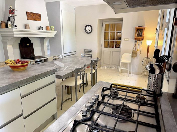 Image No.13-6 Bed House for sale