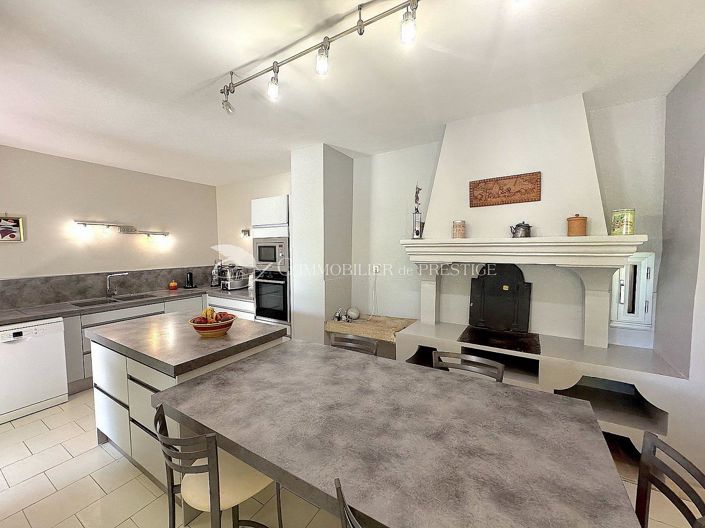 Image No.14-6 Bed House for sale