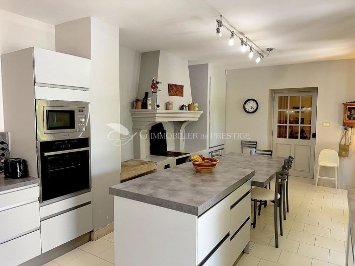 Image No.15-6 Bed House for sale