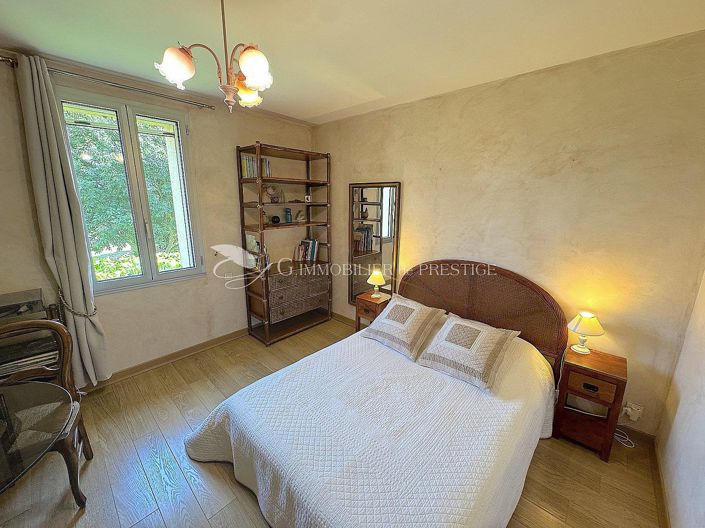 Image No.17-6 Bed House for sale