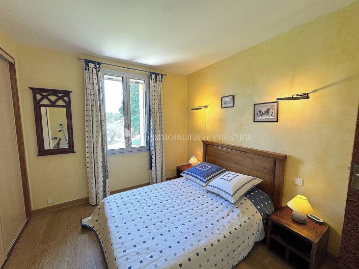 Image No.18-6 Bed House for sale