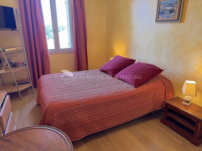 Image No.19-6 Bed House for sale