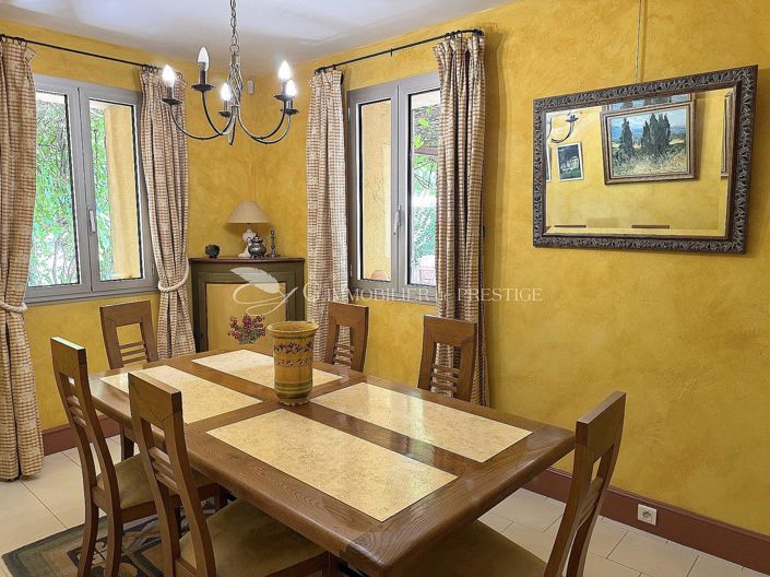 Image No.20-6 Bed House for sale