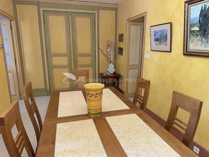 Image No.21-6 Bed House for sale