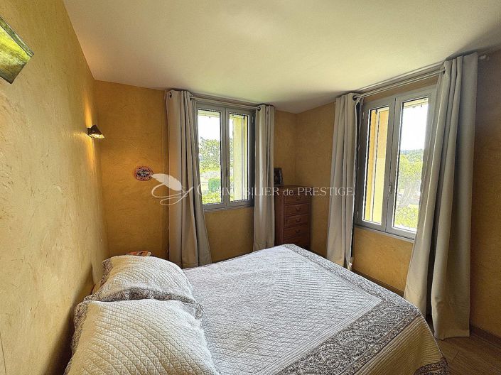 Image No.25-6 Bed House for sale