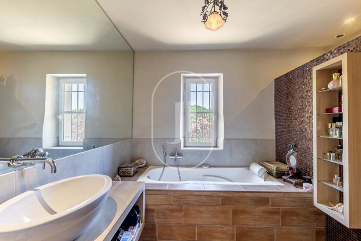 Image No.11-5 Bed House for sale