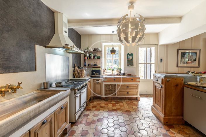 Image No.6-5 Bed House for sale