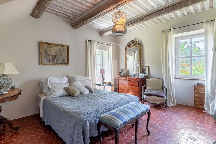 Image No.8-5 Bed House for sale