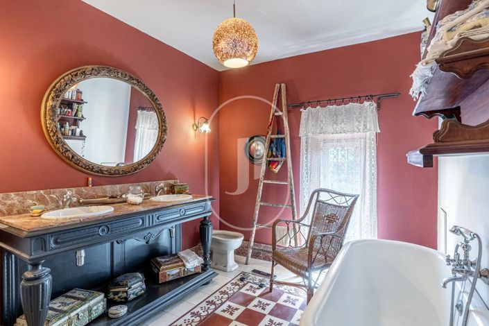 Image No.9-5 Bed House for sale