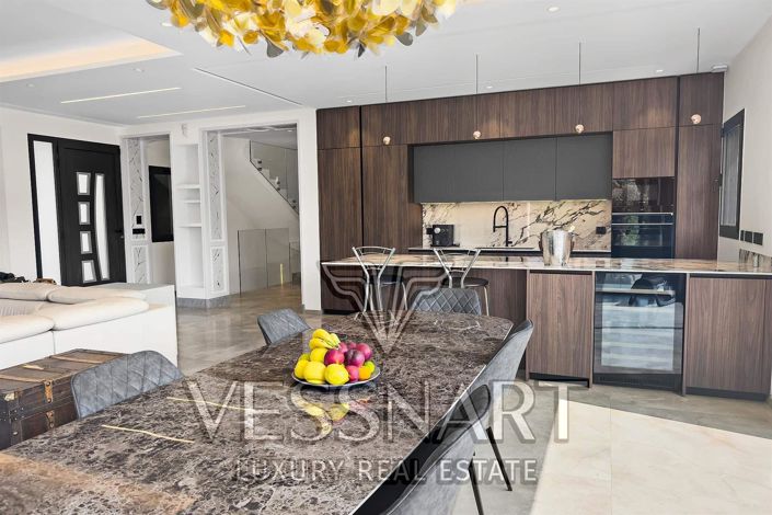 Image No.7-4 Bed House for sale