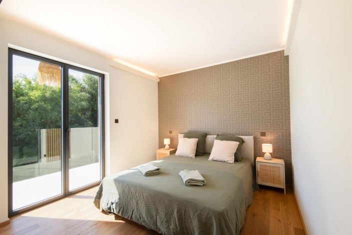 Image No.9-4 Bed House for sale