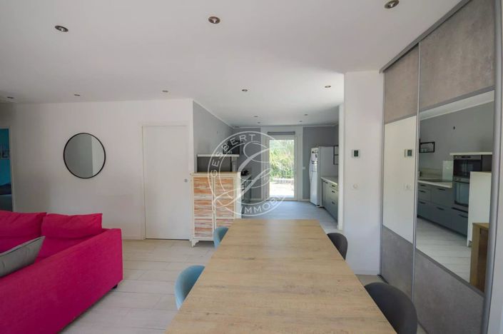 Image No.5-2 Bed House for sale