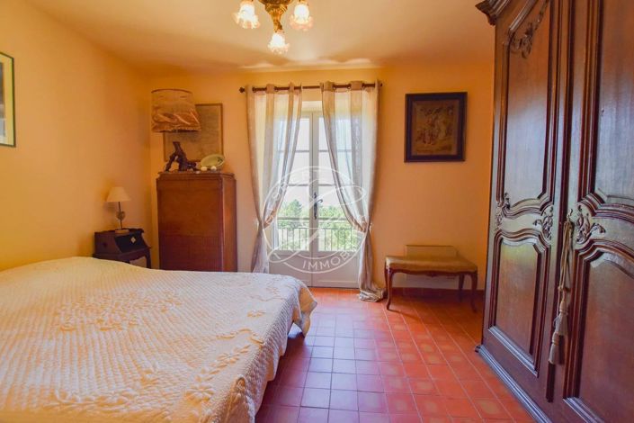 Image No.18-4 Bed House for sale