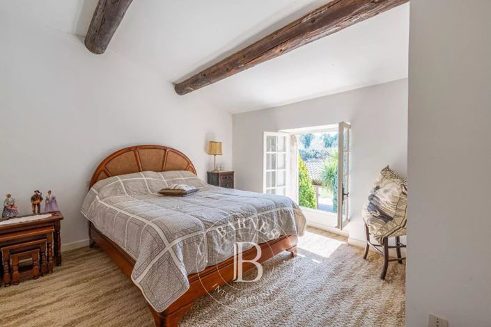 Image No.10-6 Bed House for sale