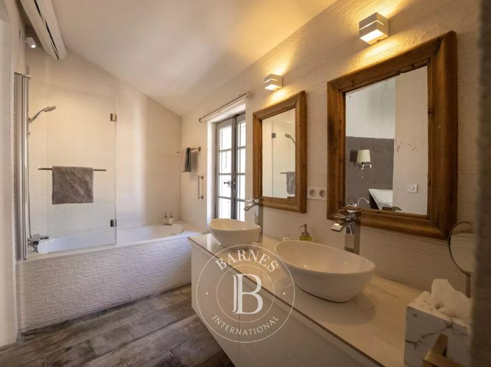 Image No.17-7 Bed House for sale