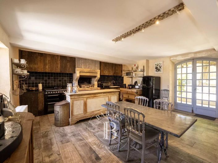 Image No.7-7 Bed House for sale