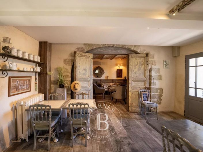 Image No.8-7 Bed House for sale