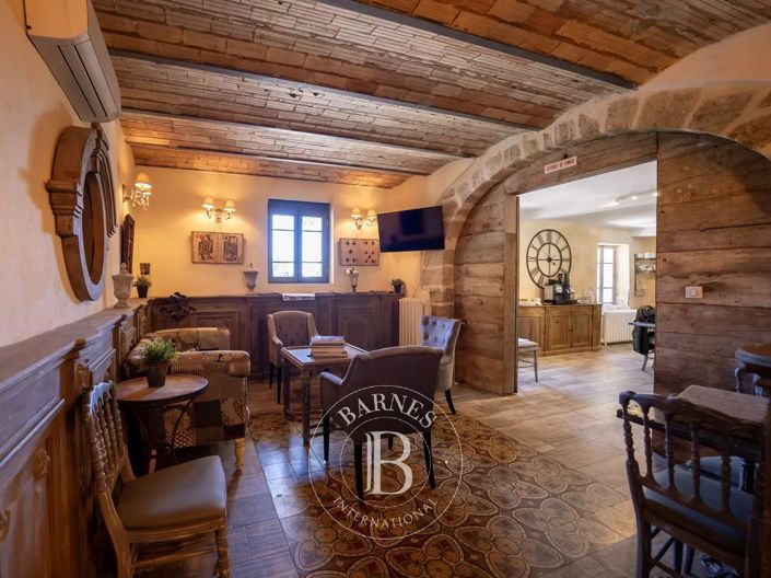 Image No.9-7 Bed House for sale