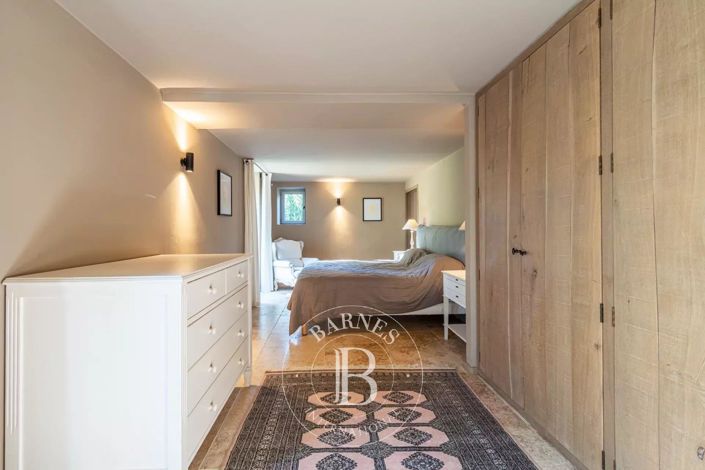 Image No.10-6 Bed House for sale