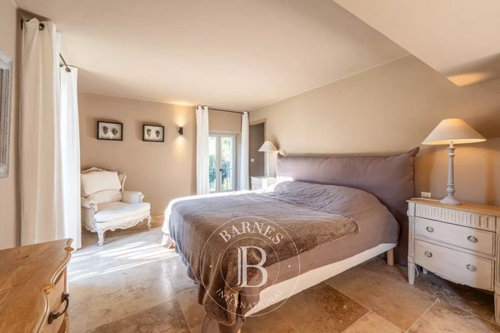 Image No.12-6 Bed House for sale