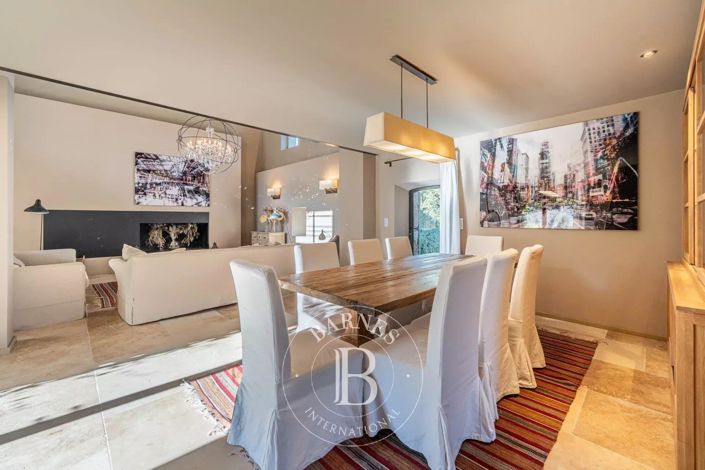 Image No.8-6 Bed House for sale