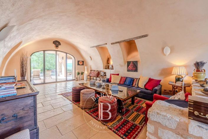 Image No.11-6 Bed House for sale