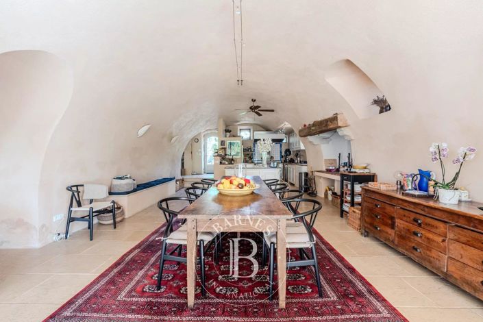 Image No.9-6 Bed House for sale