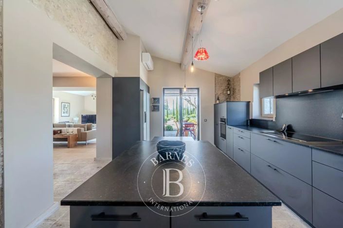 Image No.11-5 Bed House for sale