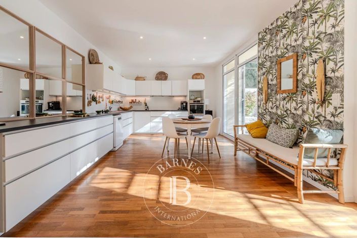 Image No.8-4 Bed House for sale