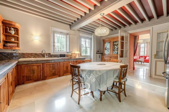 Image No.9-6 Bed House for sale