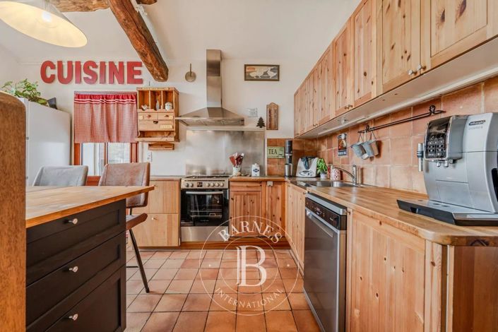 Image No.10-9 Bed House for sale