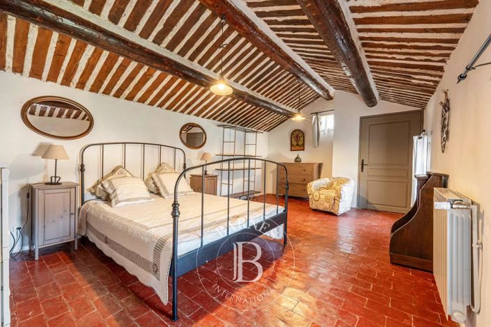 Image No.19-9 Bed House for sale