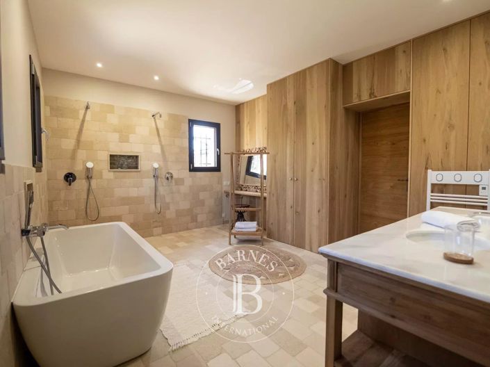 Image No.12-6 Bed House for sale