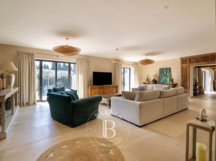 Image No.3-6 Bed House for sale