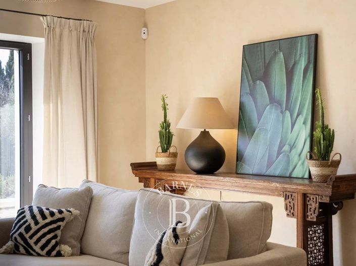 Image No.4-6 Bed House for sale