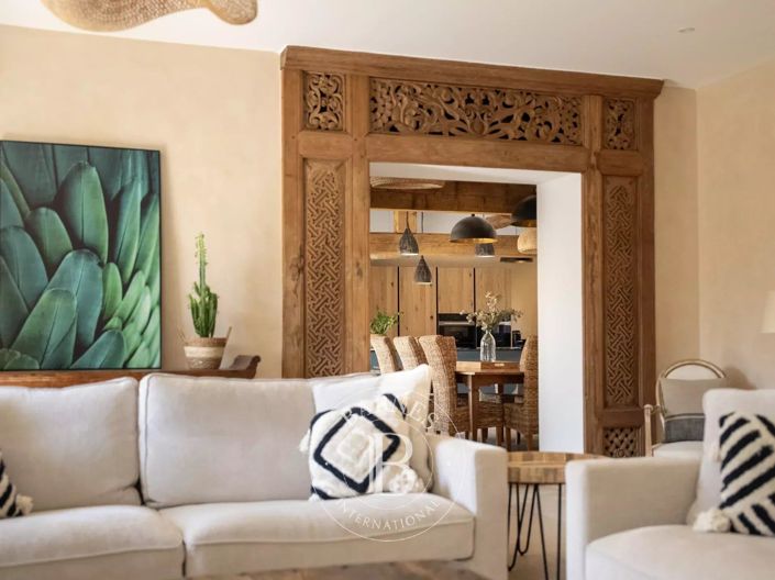 Image No.5-6 Bed House for sale