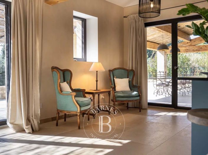 Image No.9-6 Bed House for sale