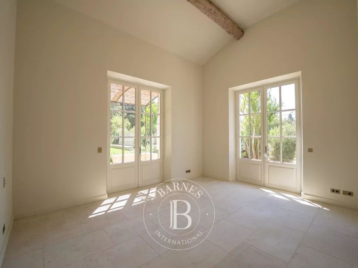 Image No.13-6 Bed House for sale