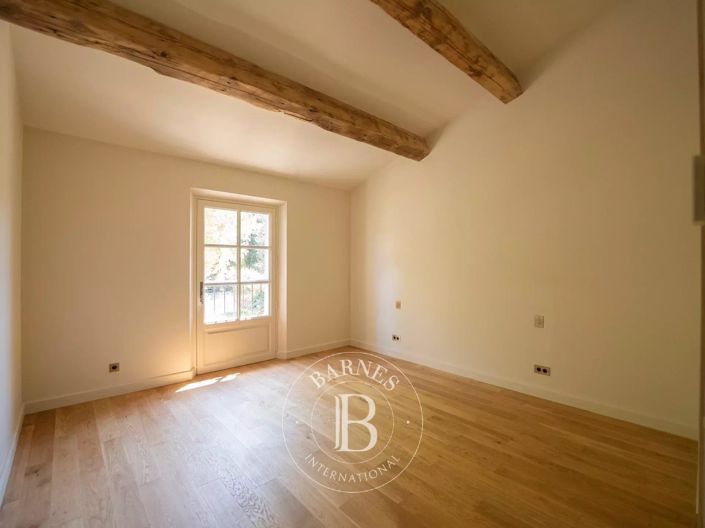 Image No.14-6 Bed House for sale