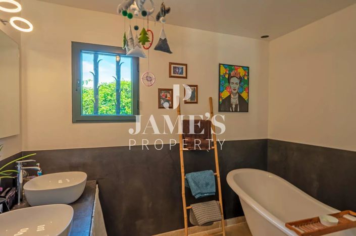 Image No.12-4 Bed House for sale