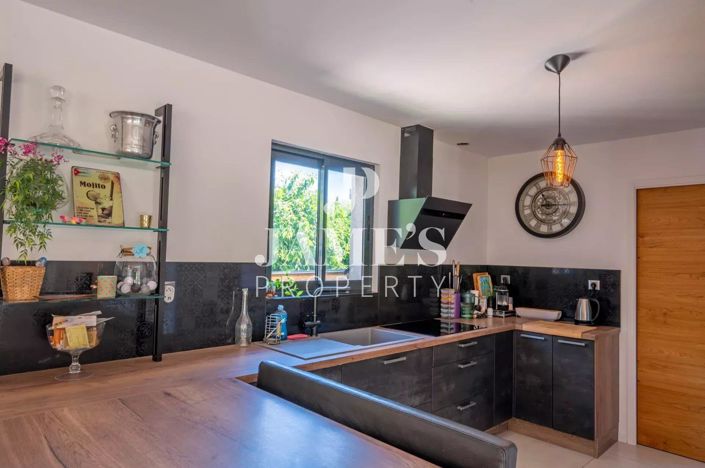 Image No.8-4 Bed House for sale