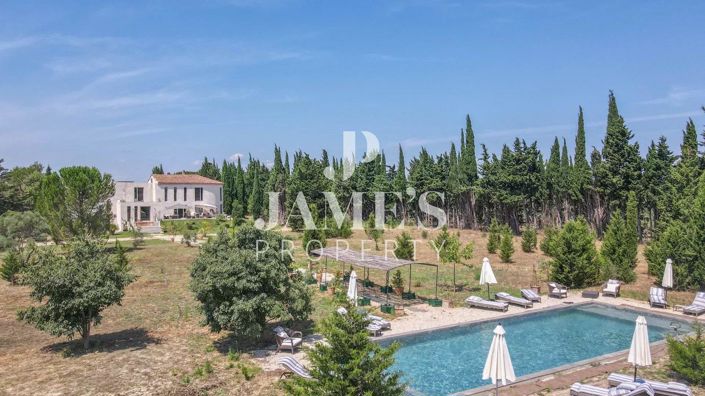 Image No.1-8 Bed House for sale