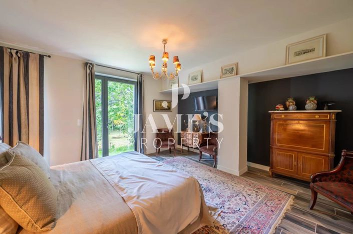 Image No.5-8 Bed House for sale