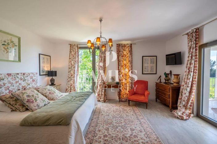 Image No.6-8 Bed House for sale