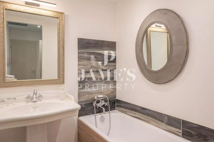 Image No.8-8 Bed House for sale