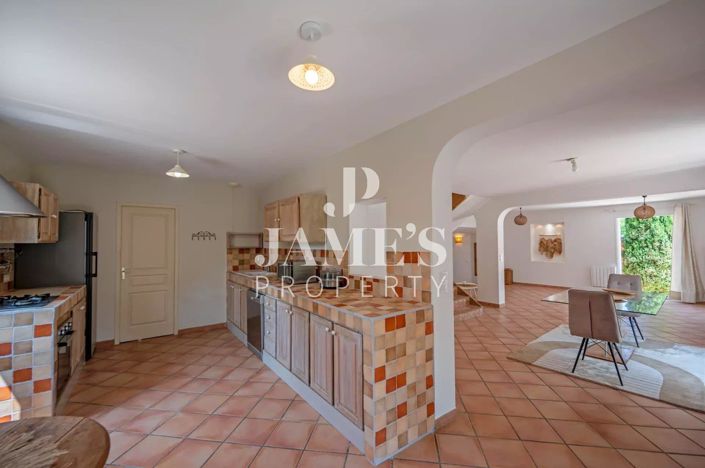 Image No.8-4 Bed House for sale