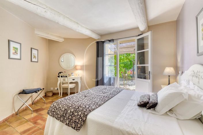 Image No.8-7 Bed House for sale