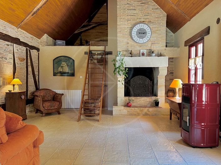 Image No.8-2 Bed House for sale