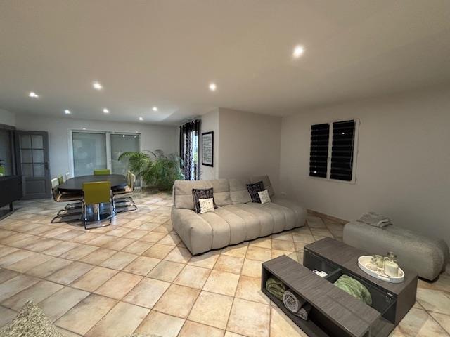 Image No.10-4 Bed House for sale