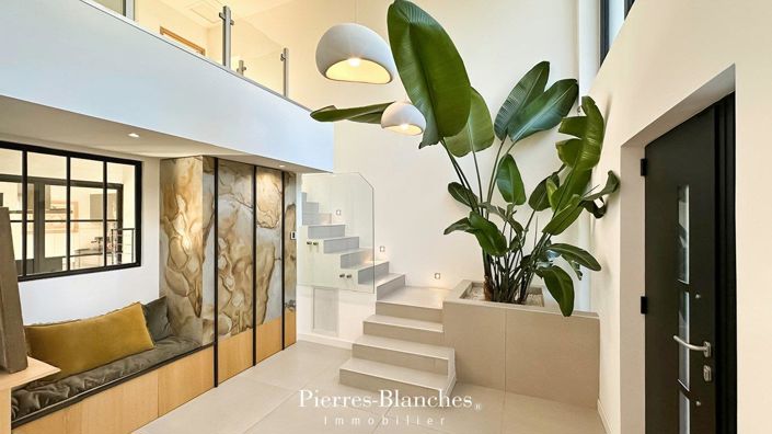 Image No.2-6 Bed House for sale